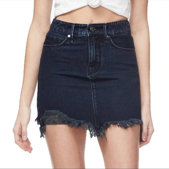 ✨NWT Good American Dark Wash Blue High Rise Frayed Hem Denim Jean Mini Skirt 26 - Picture 1 of 9